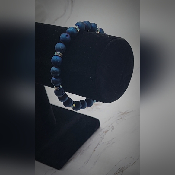 Blue Druzy Agate gemstone stretch bracelet Design by FreeSpirit (Me!) - Picture 4 of 8